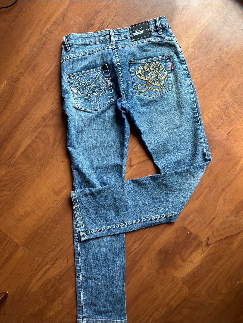 Cute light wash jeans with embroidery back pockets